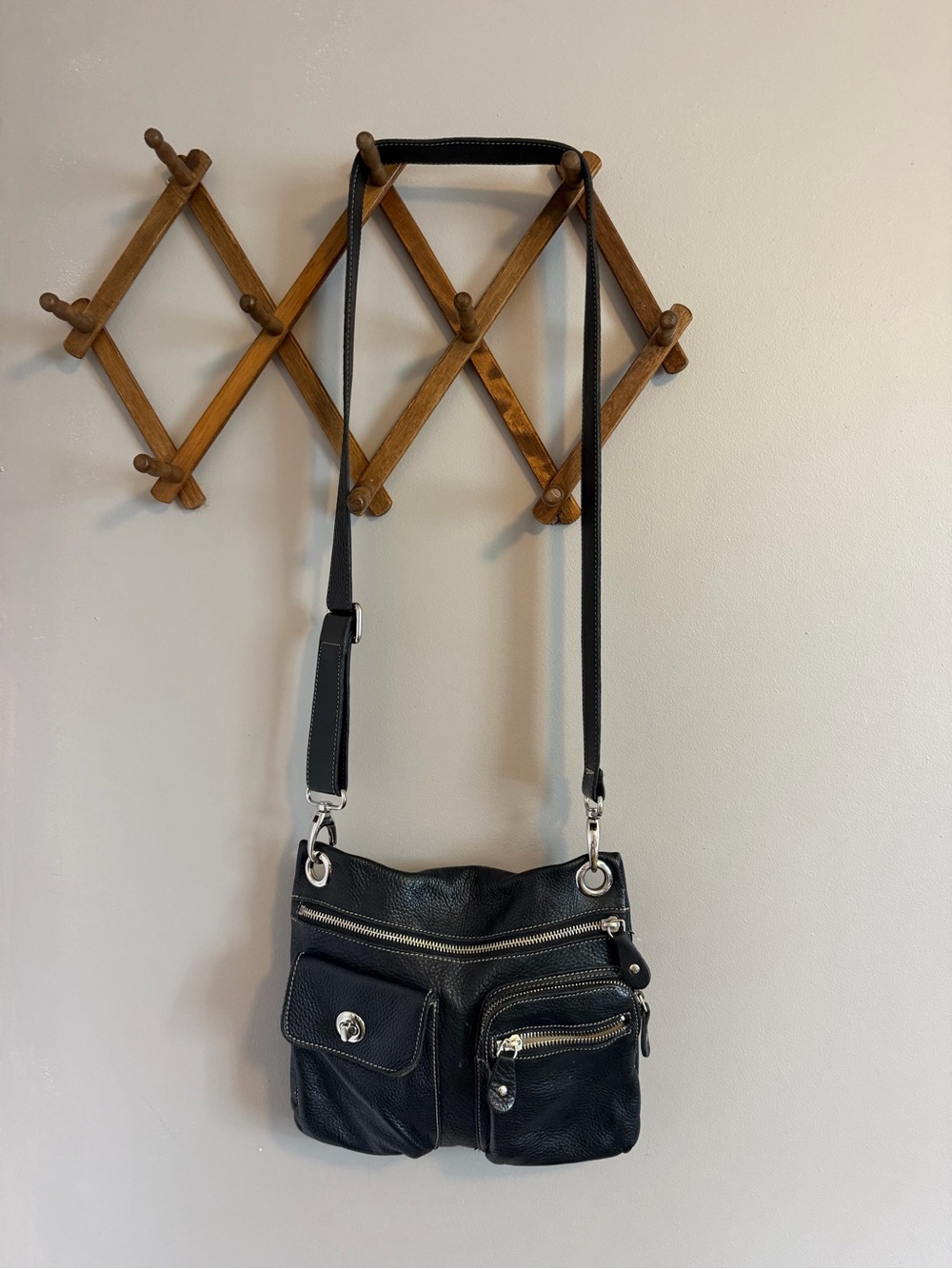 Roots Canada Black Leather Multi Pocket Crossbody Bag Vintage Village Style